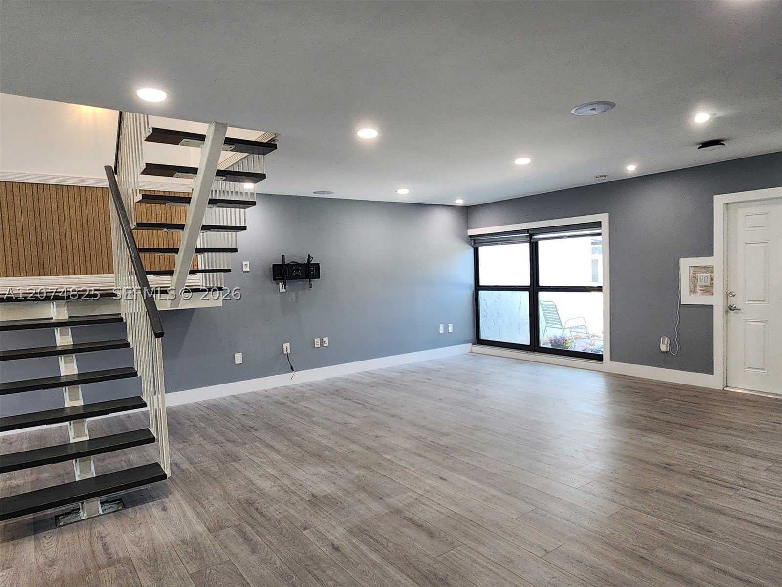 6518 Kendale Lakes Dr – photo 2