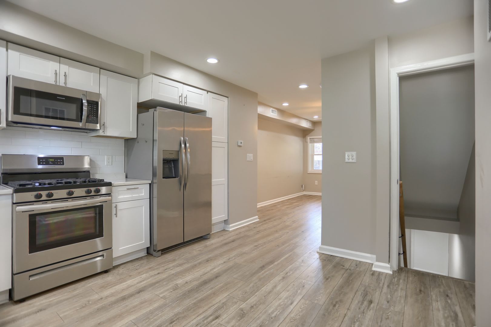 Bare 2BR/2BA Row Home in Baltimore – Ready for Immediate Move-In! – photo 1