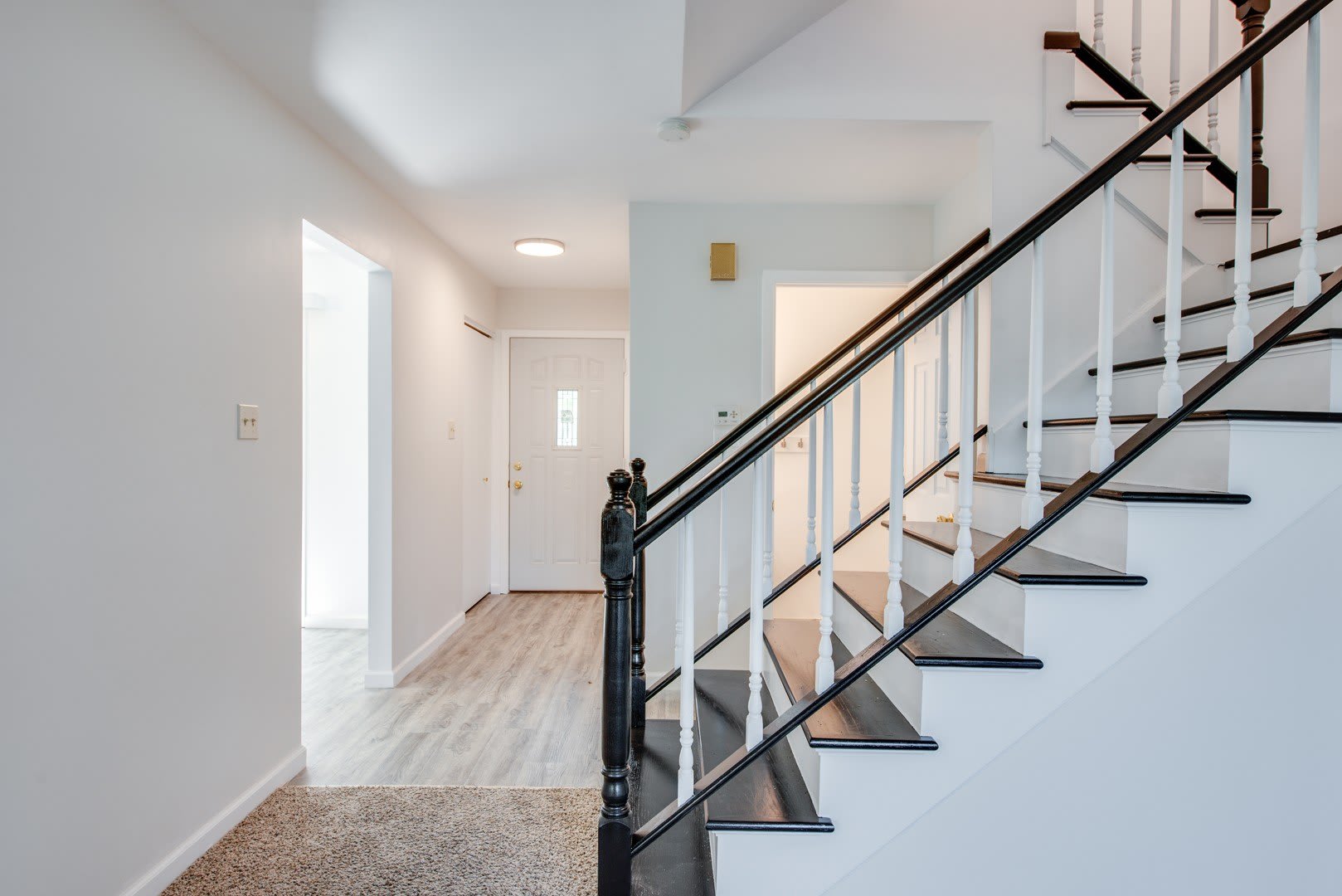 889 Heatherbrook Court – photo 2