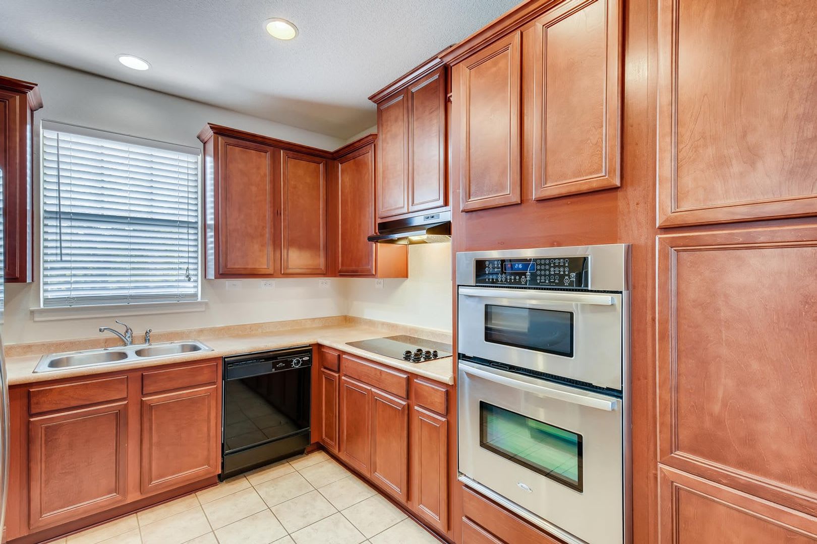 3 BR/ 2 BA 1-Story in Live Oak, TX – photo 4