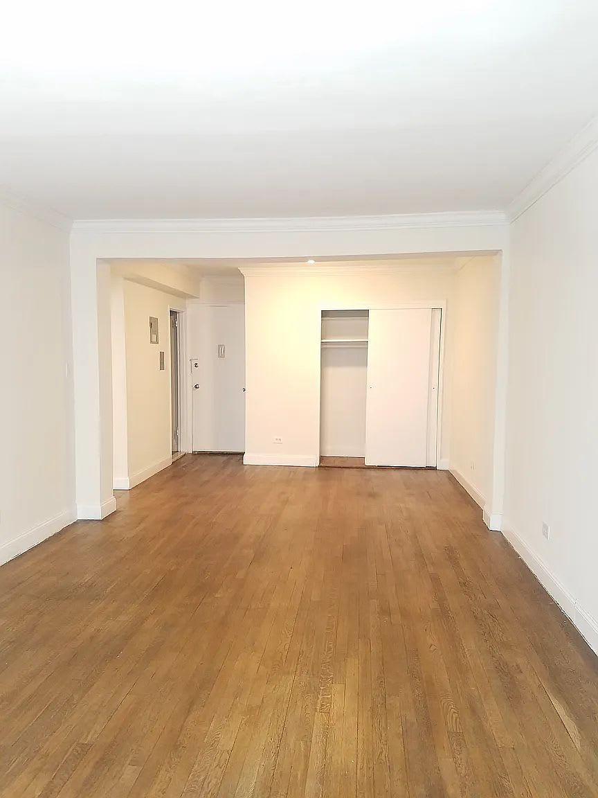 445 E 77th St Apt 2H – photo 3