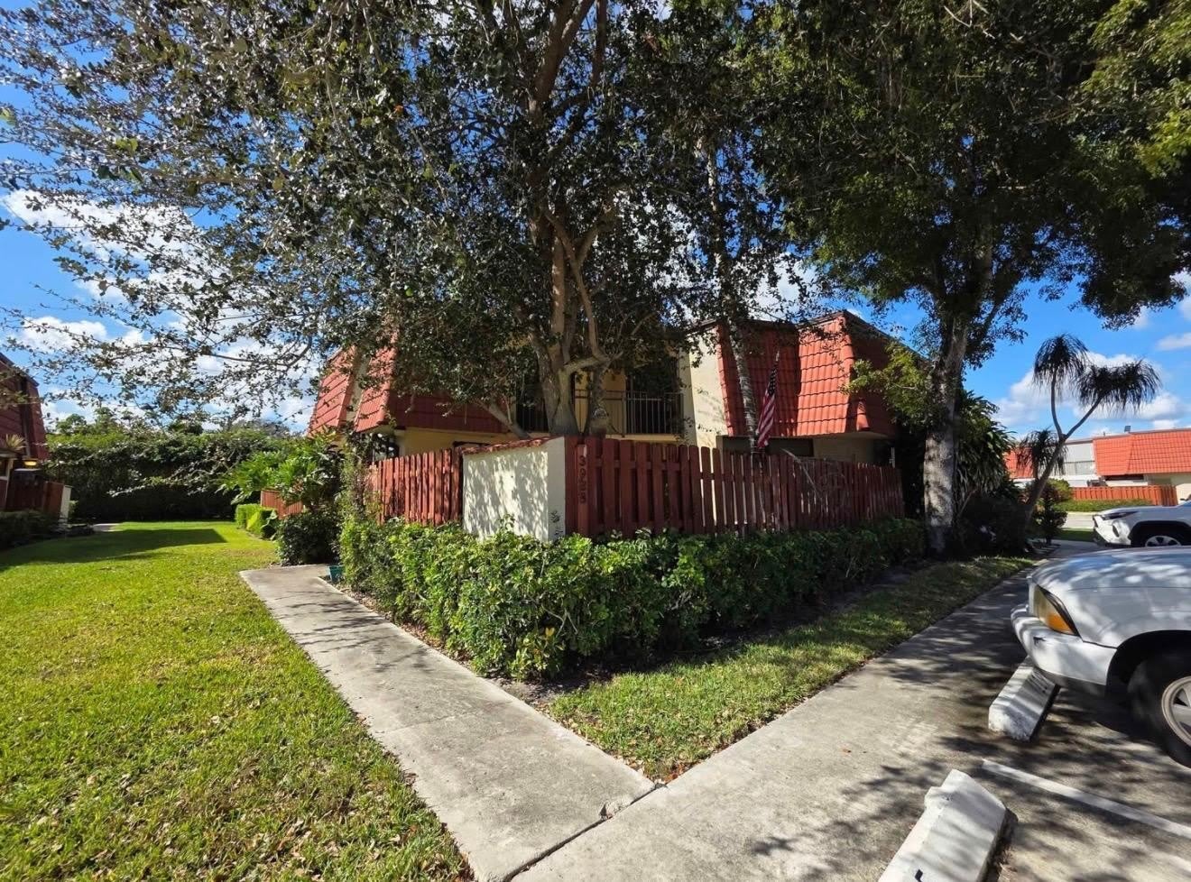 3928 Victoria Drive – photo 1