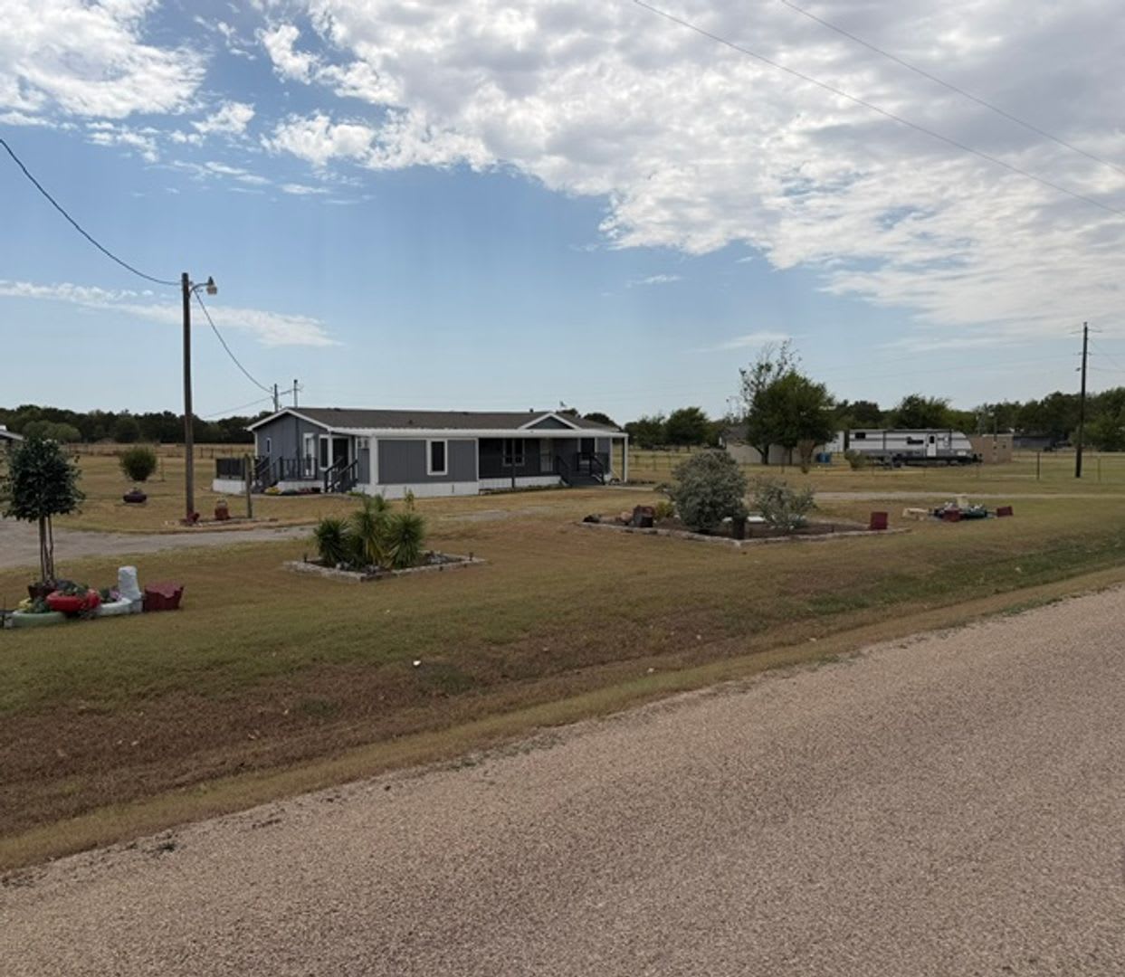 Outskirts of Waco with Office Space – photo 1