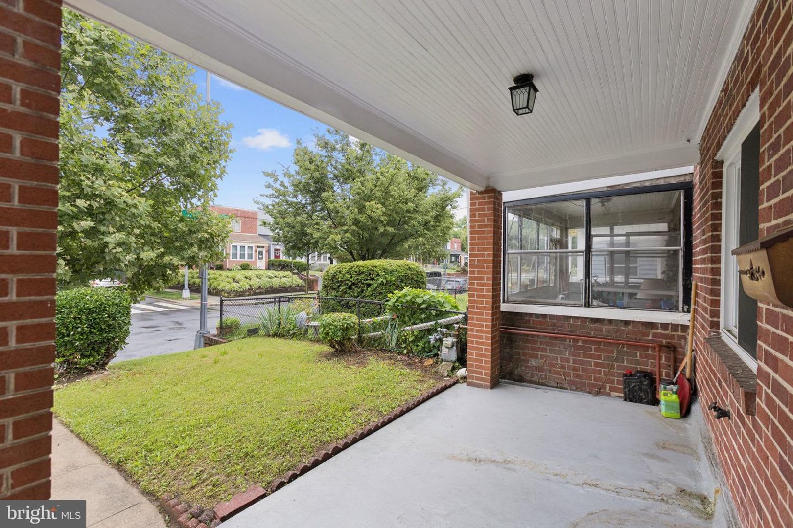 Charming 2 Bedroom Townhome Beautifully Updated And Convenient – photo 4