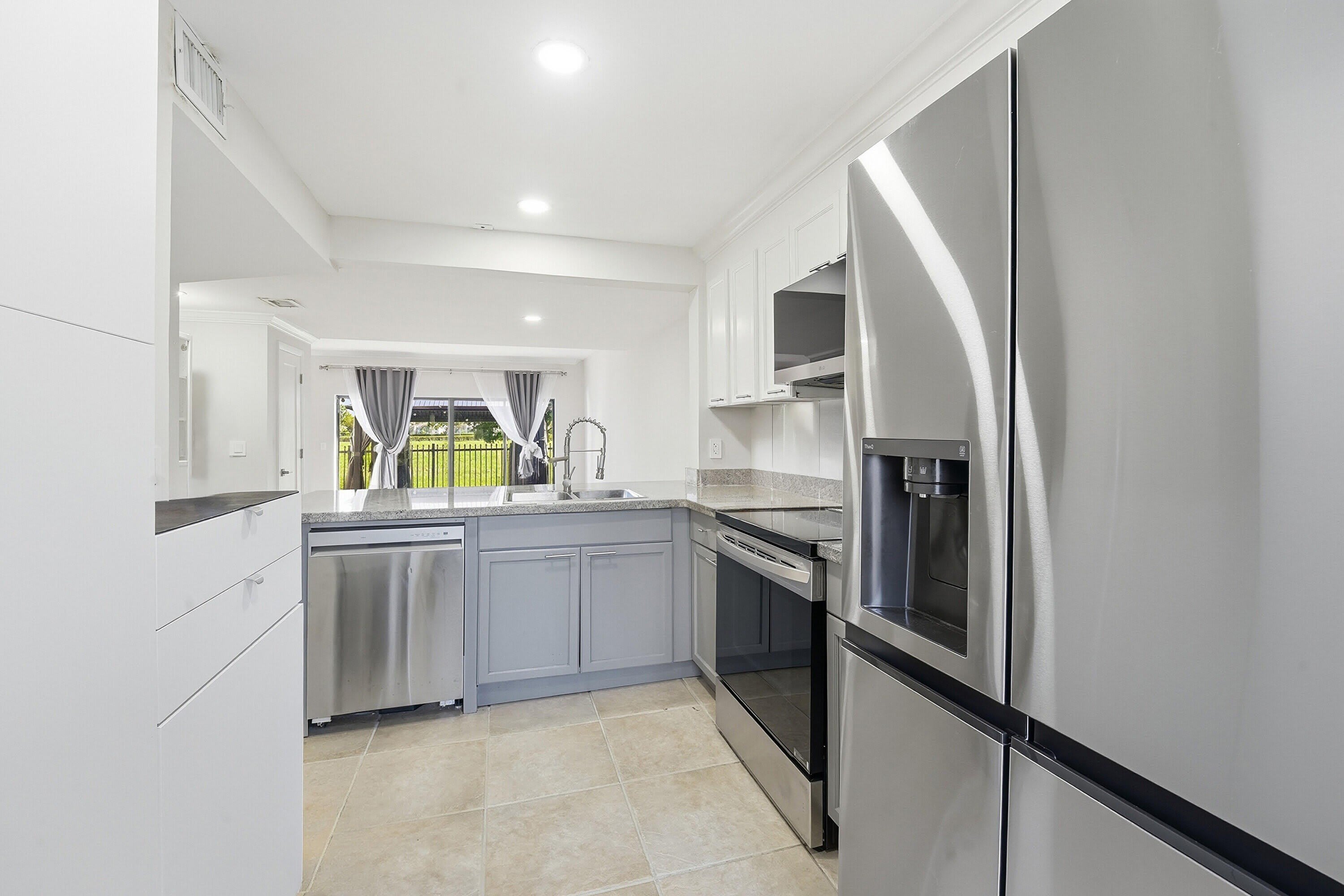 642 NE 195th Street – photo 5