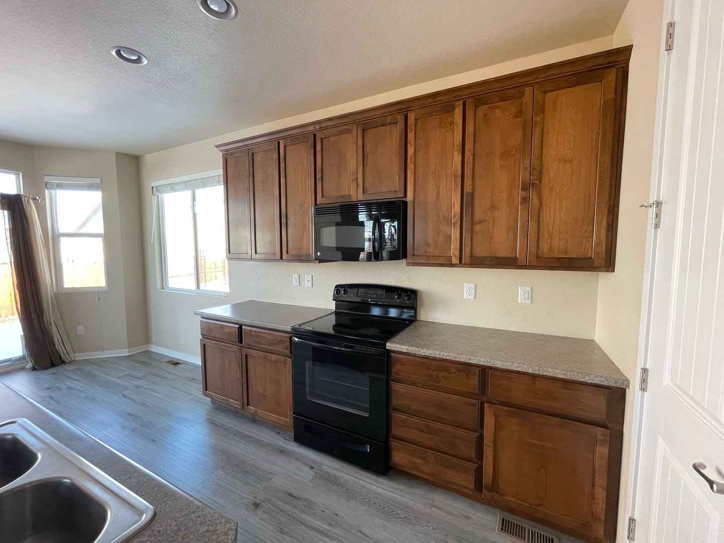 Beautiful 2-Story Home in Quiet Neighborhood! – photo 3