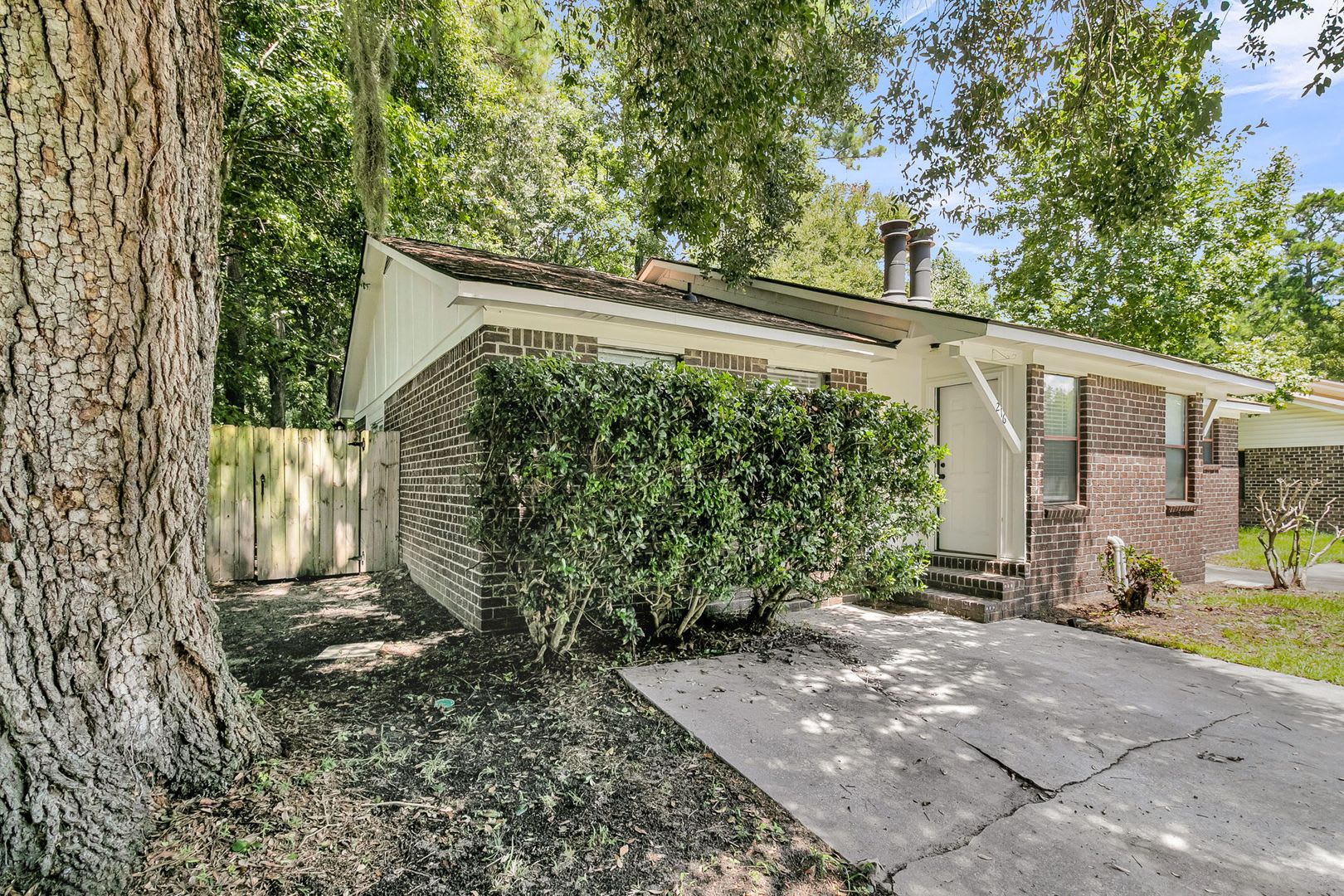 Charming 2 Bedroom 2 Bathroom Home For Rent In Ladson Sc With Fenced Yard Available Now 216 Parlor Dr Unit A – photo 2