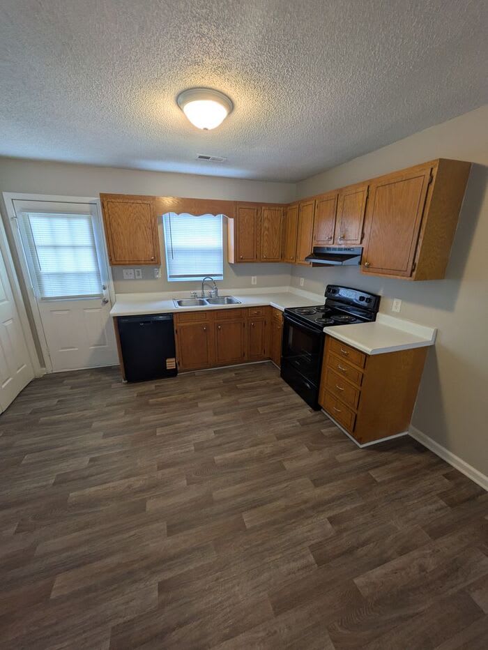 656 West 13th Street – photo 3