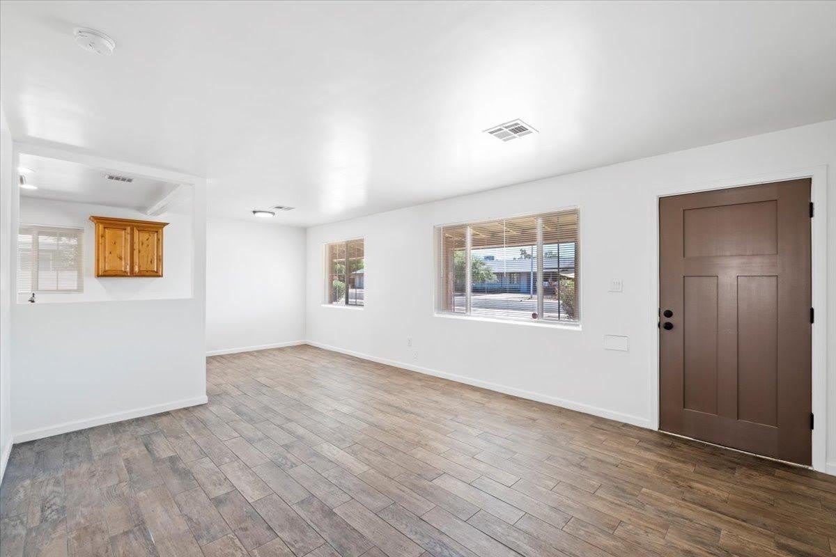 528 W 18TH Street – photo 4