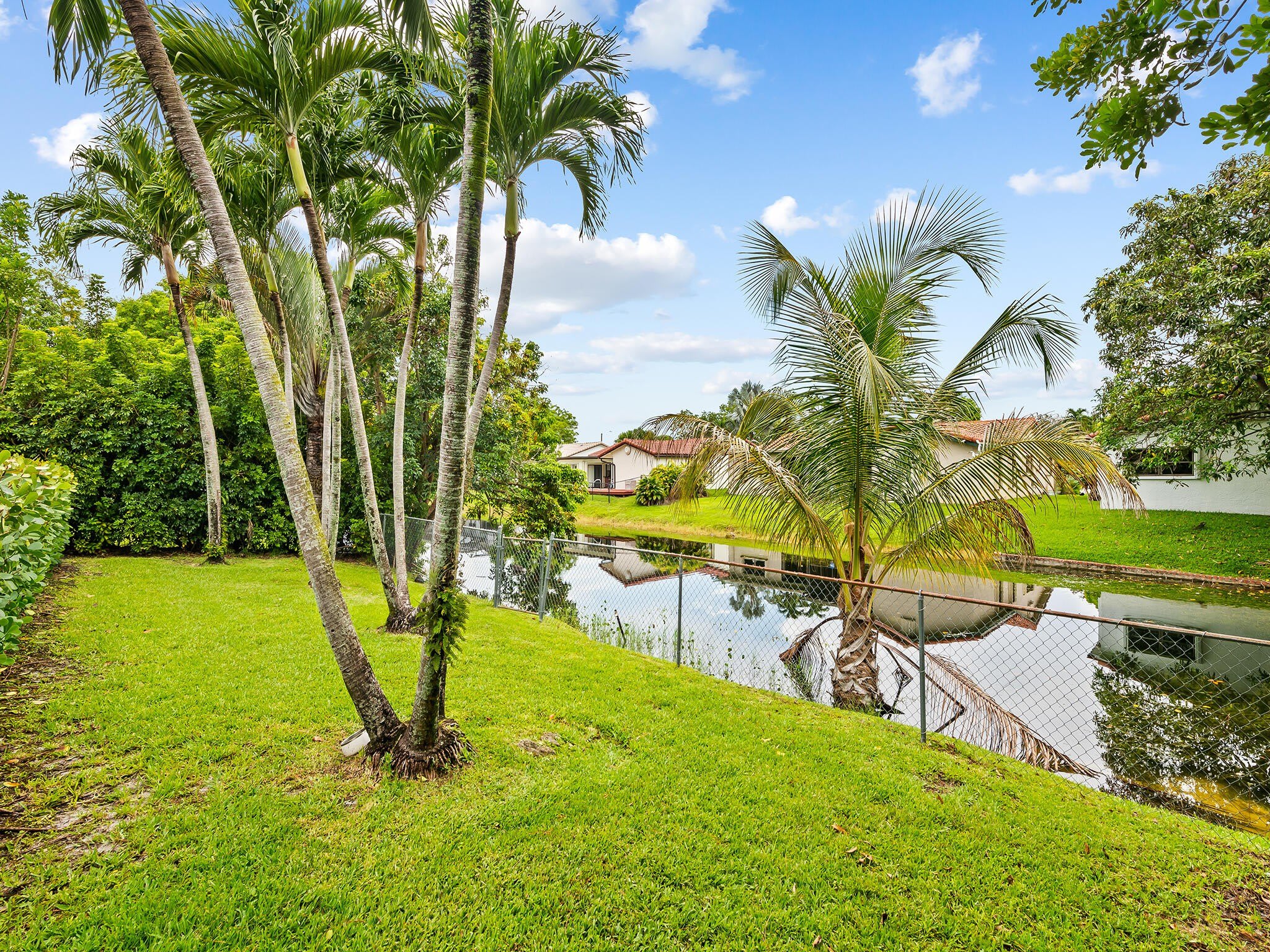 10497 NW 4th Street – photo 1