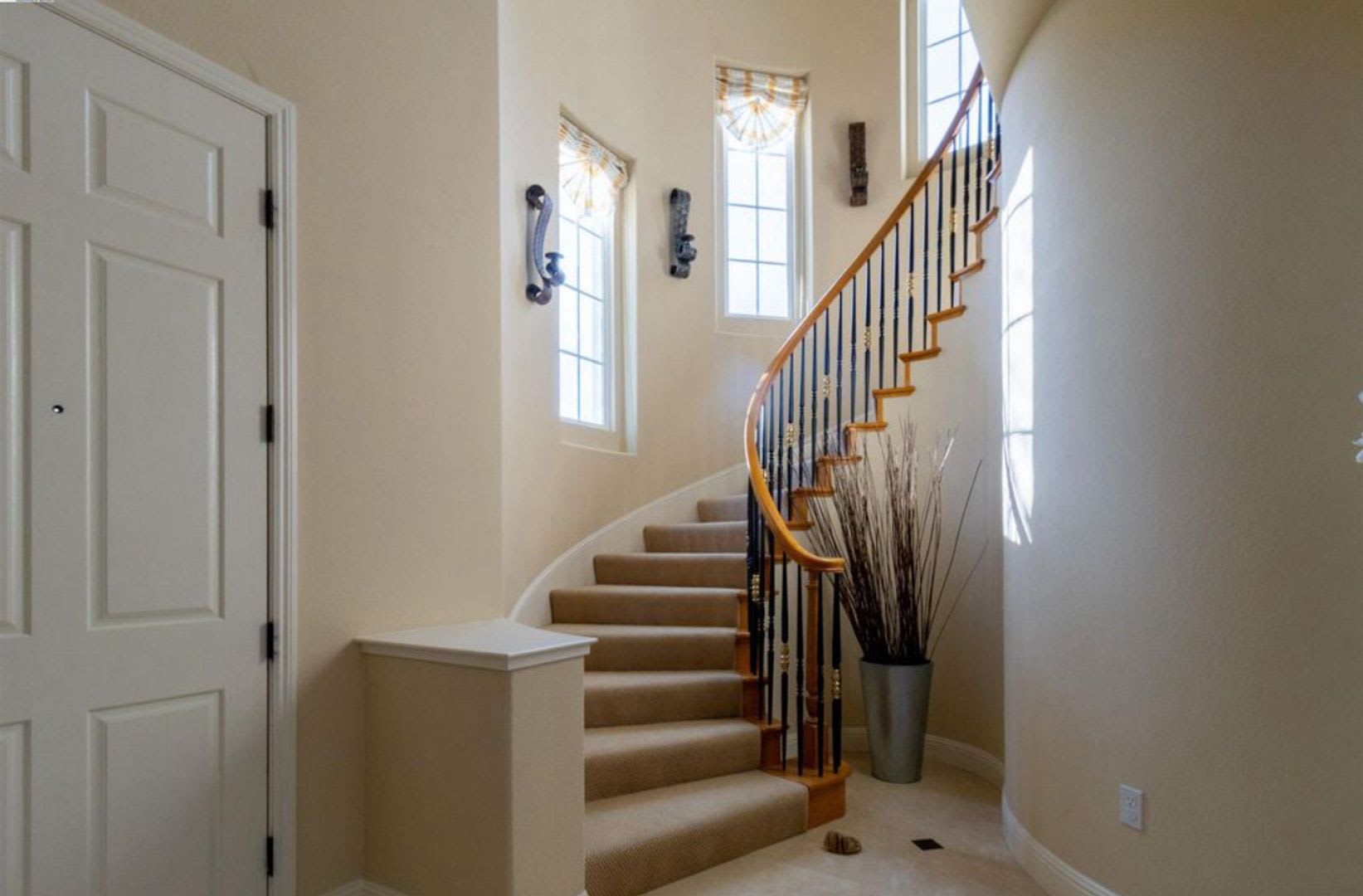 Pleasanton Ridge 5 bed/5 bath, Solar, Amenities, Great Schools, small dog OK – photo 5