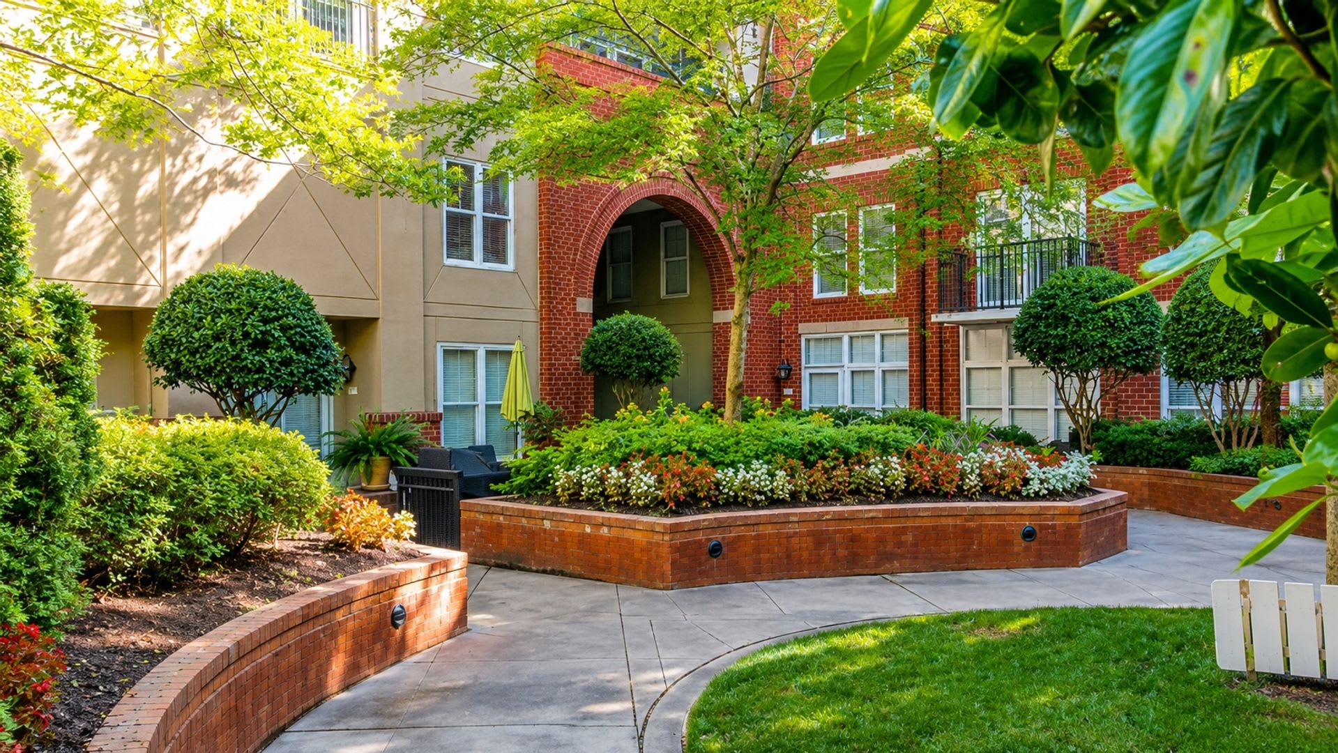 Dilworth Townhome Style Condo 2Br 2 5Ba Private Entrance Walk To South End Harris Teeter Latta Park And More – photo 4
