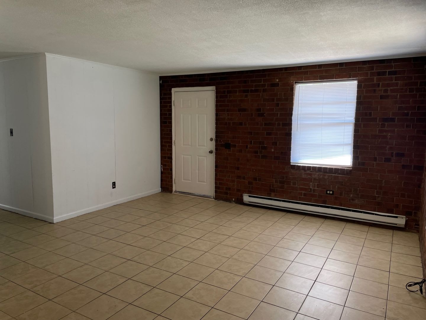 3 Bed, 1 Bath brick home located in Highpoint! – photo 3