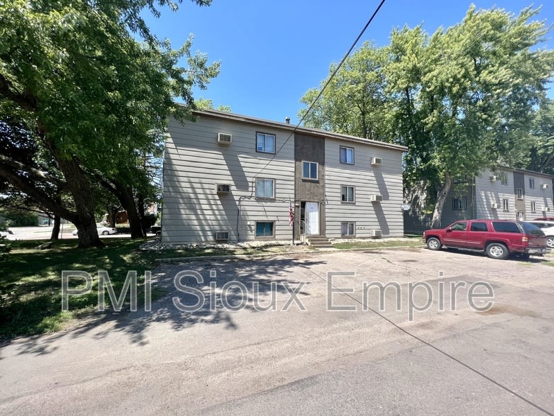 120 S Garfield Ave. – photo 1