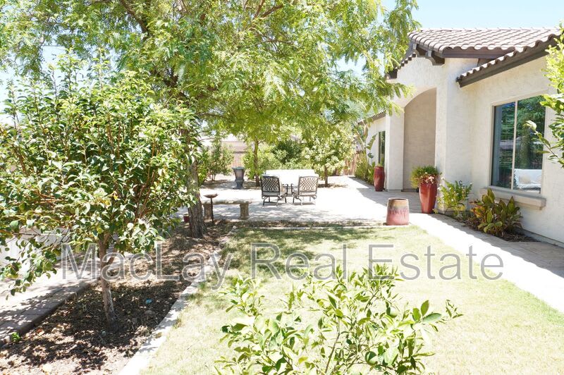 2910 E Wildhorse dr – photo 5