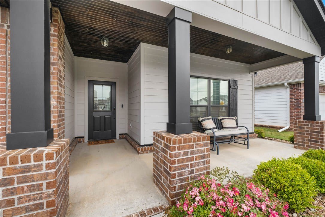 2104 SW Huntwick Avenue – photo 2