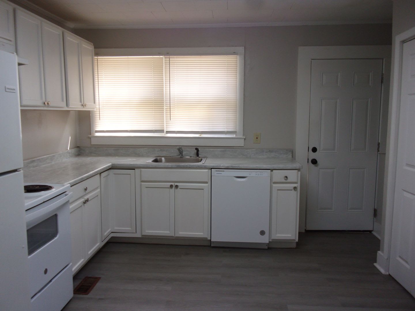 2 Bedroom 1 1/2 Bath Townhome Walking Distance to Winthrop University – photo 3