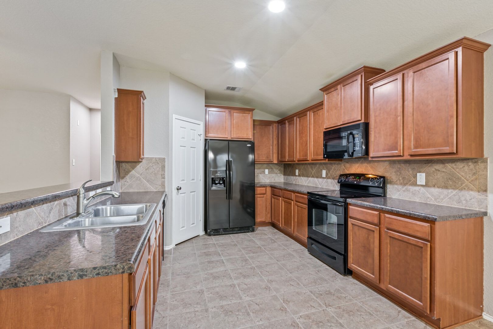 Open Concept living in MIDWAY ISD – photo 5