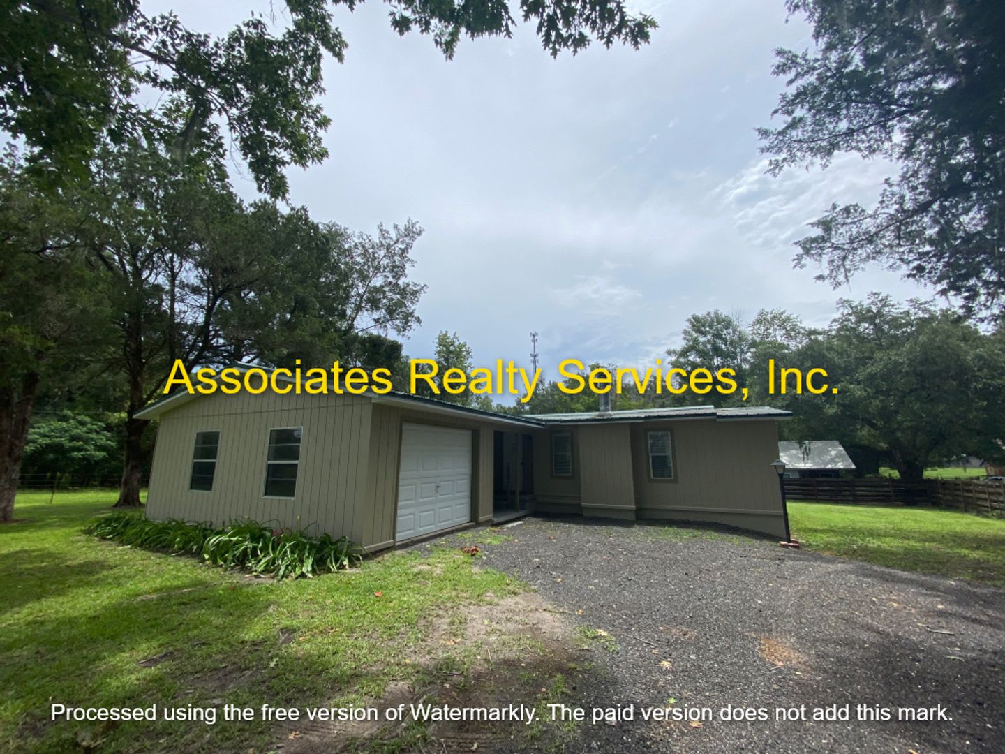 Rare find! 4 bed/3 bath House in Newberry, FL on one acre – photo 5
