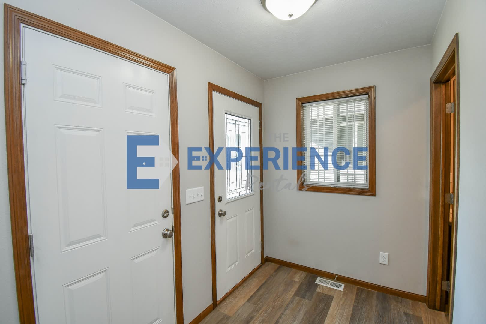 Spacious 3BR Townhome on Quiet Cul-de-Sac – photo 3