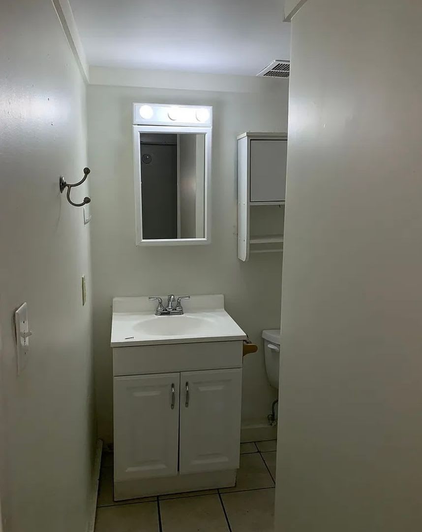 107 S Bryan – photo 1