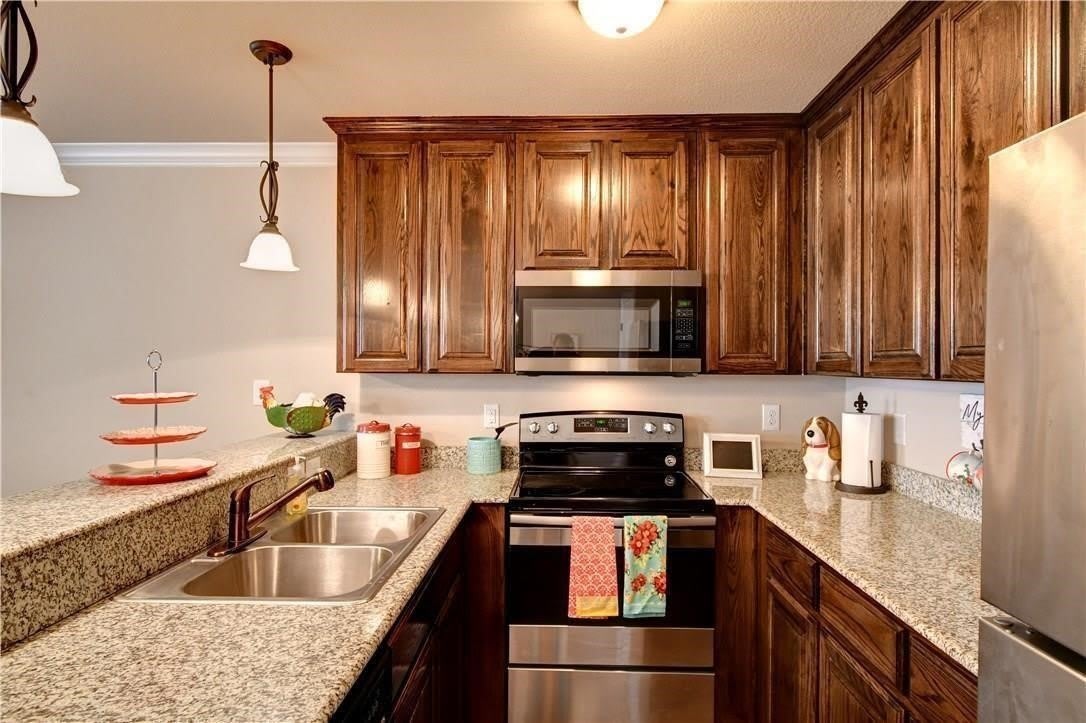 701 S Lillian Street – photo 1