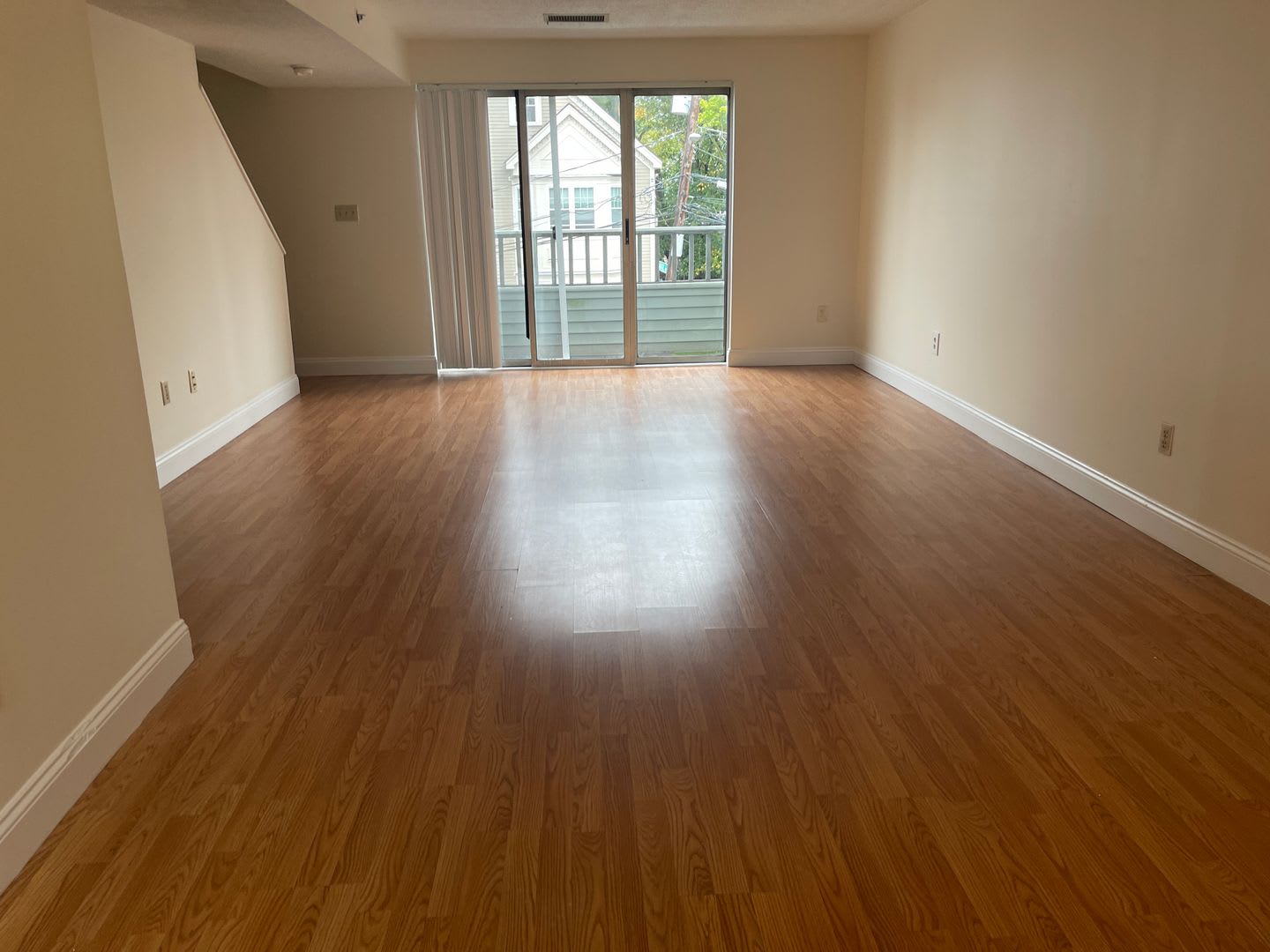 2 Free Month Modern Duplex With Pool Parking 2 Balconies And 1 Deck Large Bedrooms 1 5 Bath Laundry Inside – photo 1