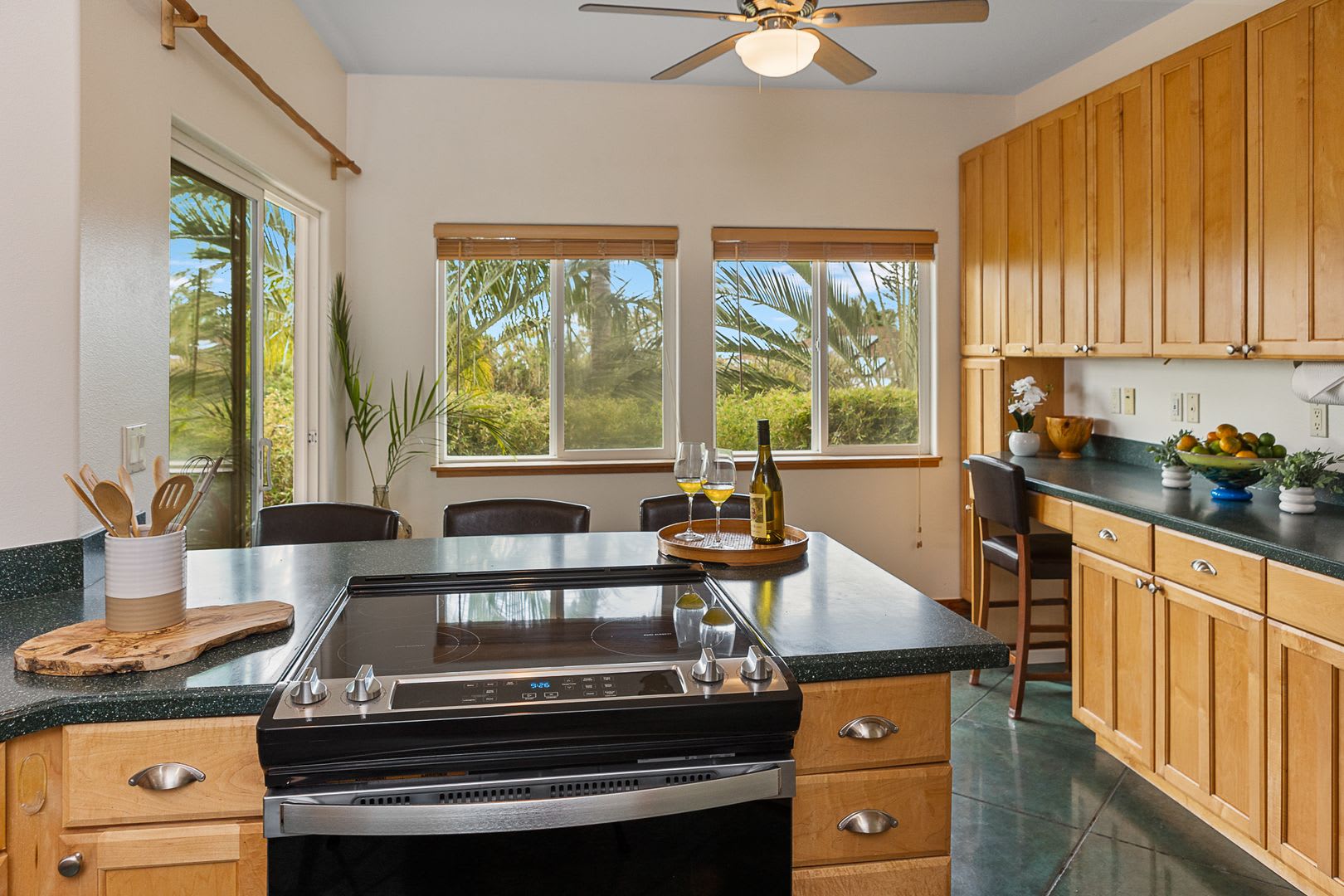 2BR/2BA Furnished Cottage in Launiupoko, Maui — 68 Awaiku St, Unit B, Lahaina – photo 4