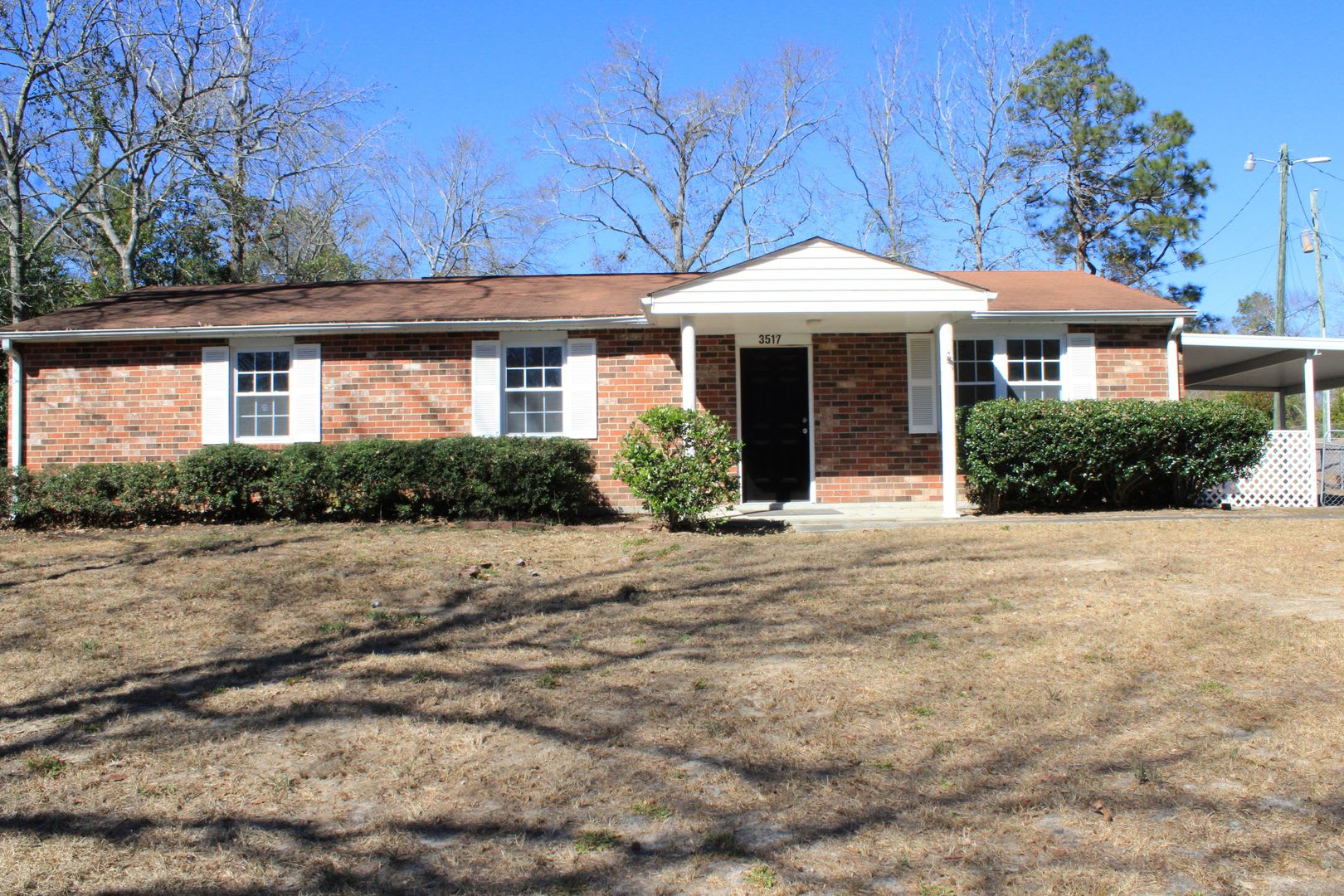Awesomely Located 3 bedroom 2 bath Available! – photo 2