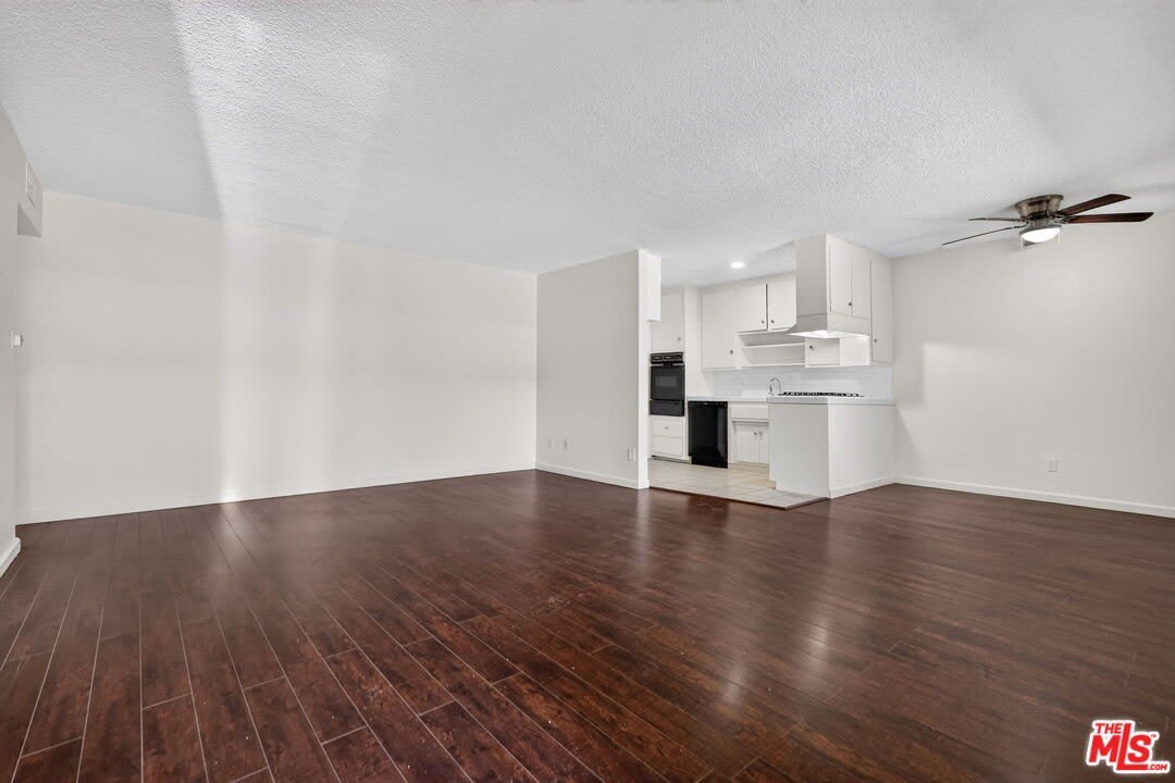 15540 Moorpark St – photo 1