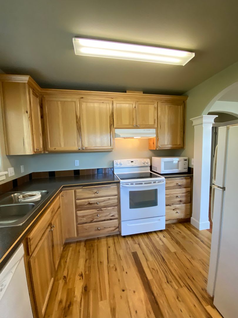 Beautifully Remodeled Springfield Cottage – photo 3