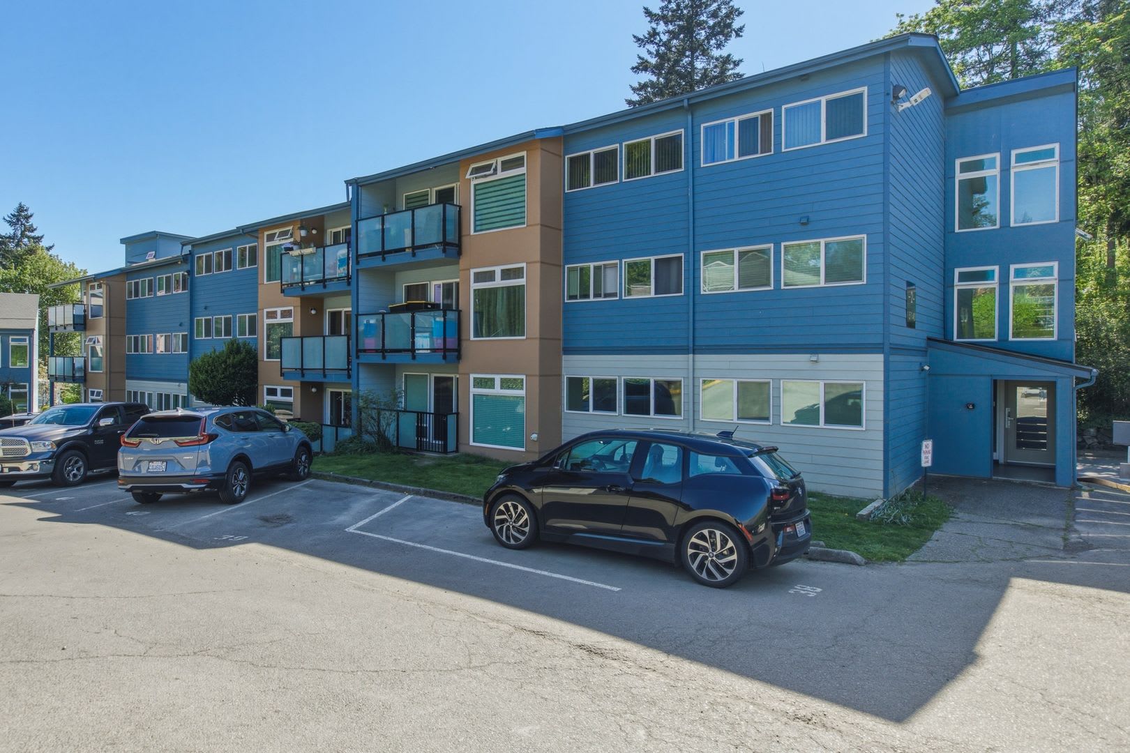 One Level, Easy Access Light and Bright Tukwila Condo – photo 3