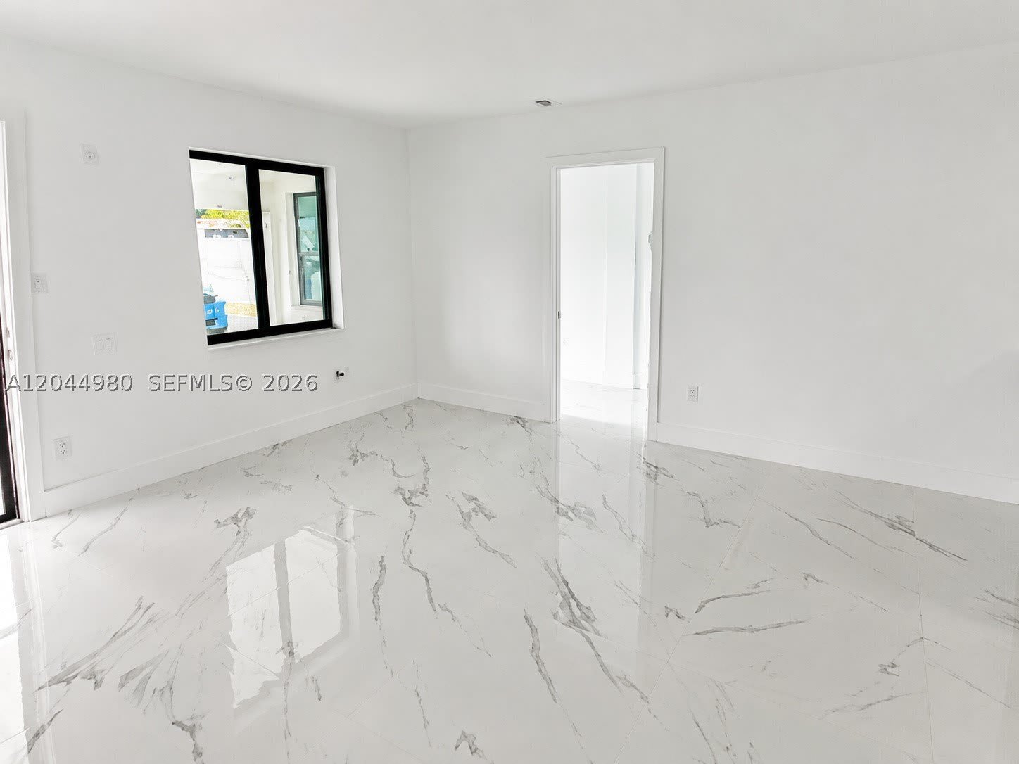 3435 SW 91st Ave – photo 4