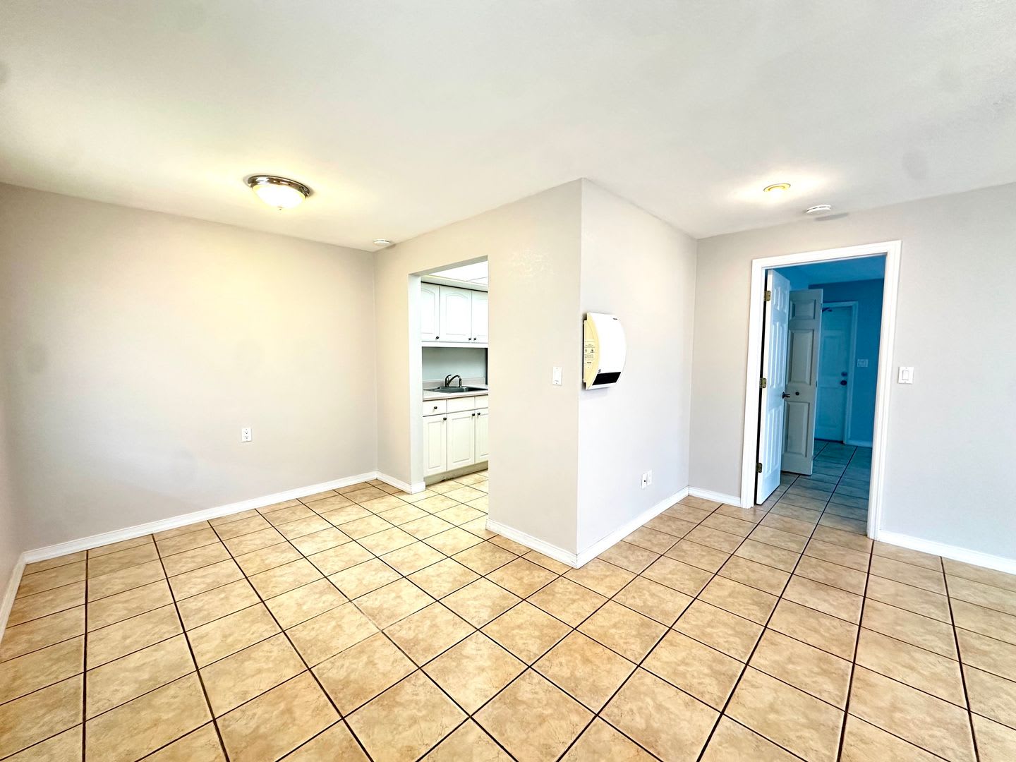 Unfurnished/Annual rental with 1br/1ba 1 carport available now in Clearwater! – photo 3