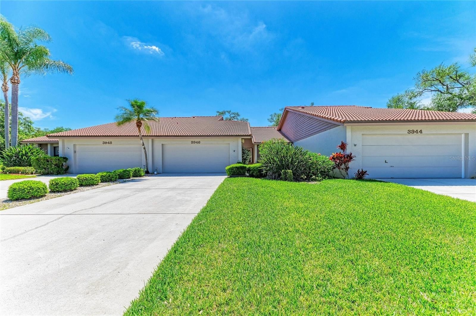 3946 WILSHIRE Circle E – photo 2