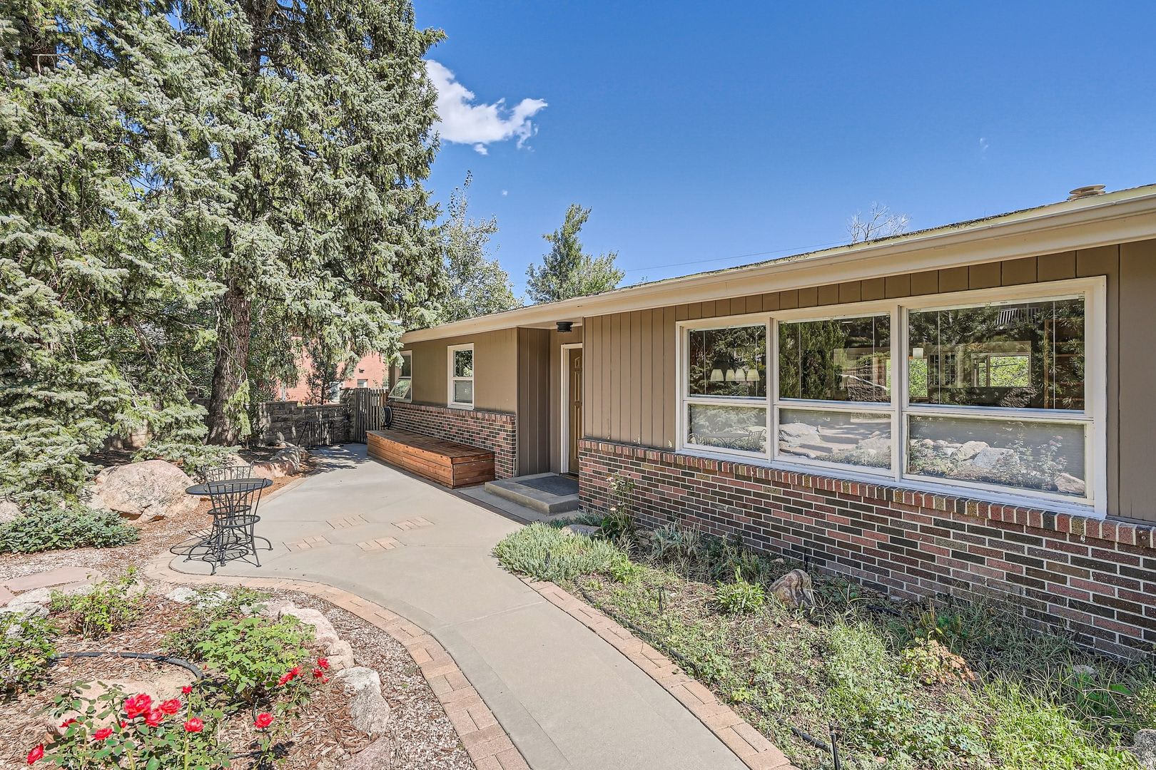 Beautiful 2 BDR Gate to the Foothills – photo 4