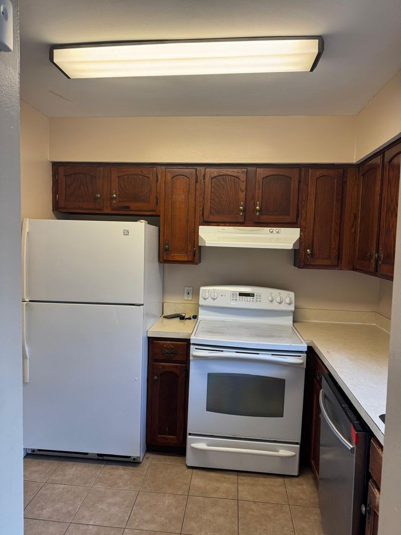 Recently Renovated 2 Bed 1 Bath Ready To Move In ASAP – photo 3