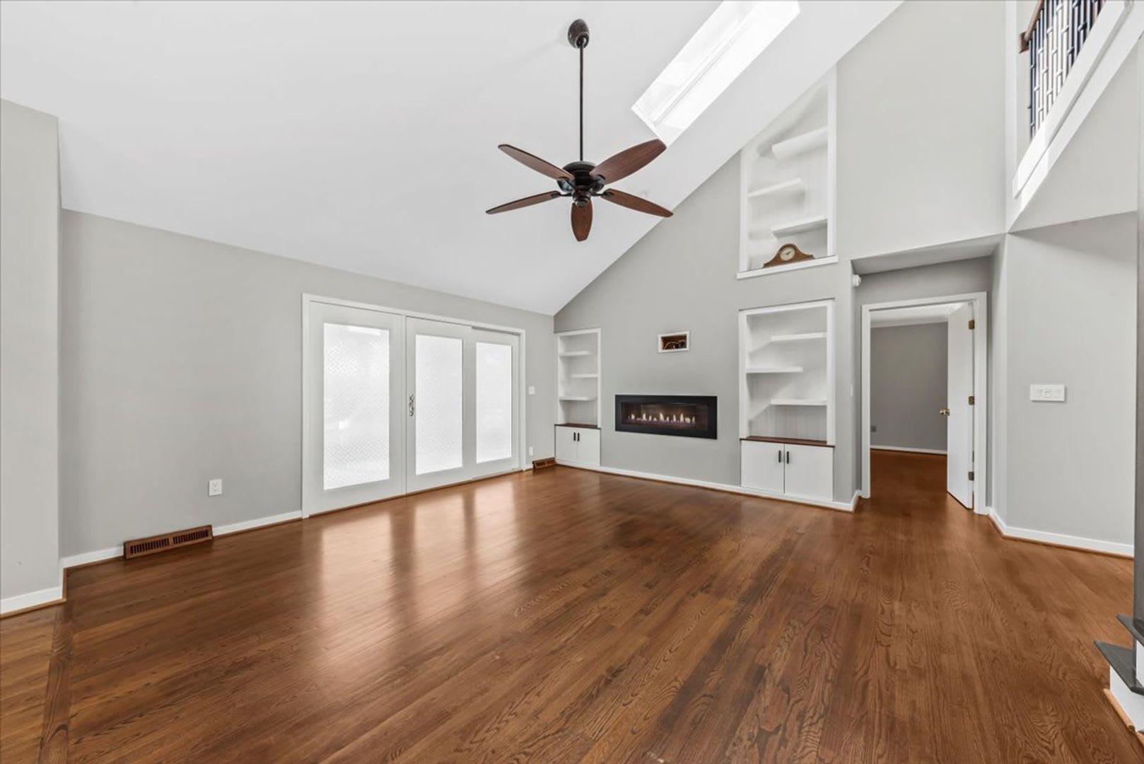 Stunning 3 bedroom, 2.5 bathroom waterfront home available in West Ashley! – photo 2