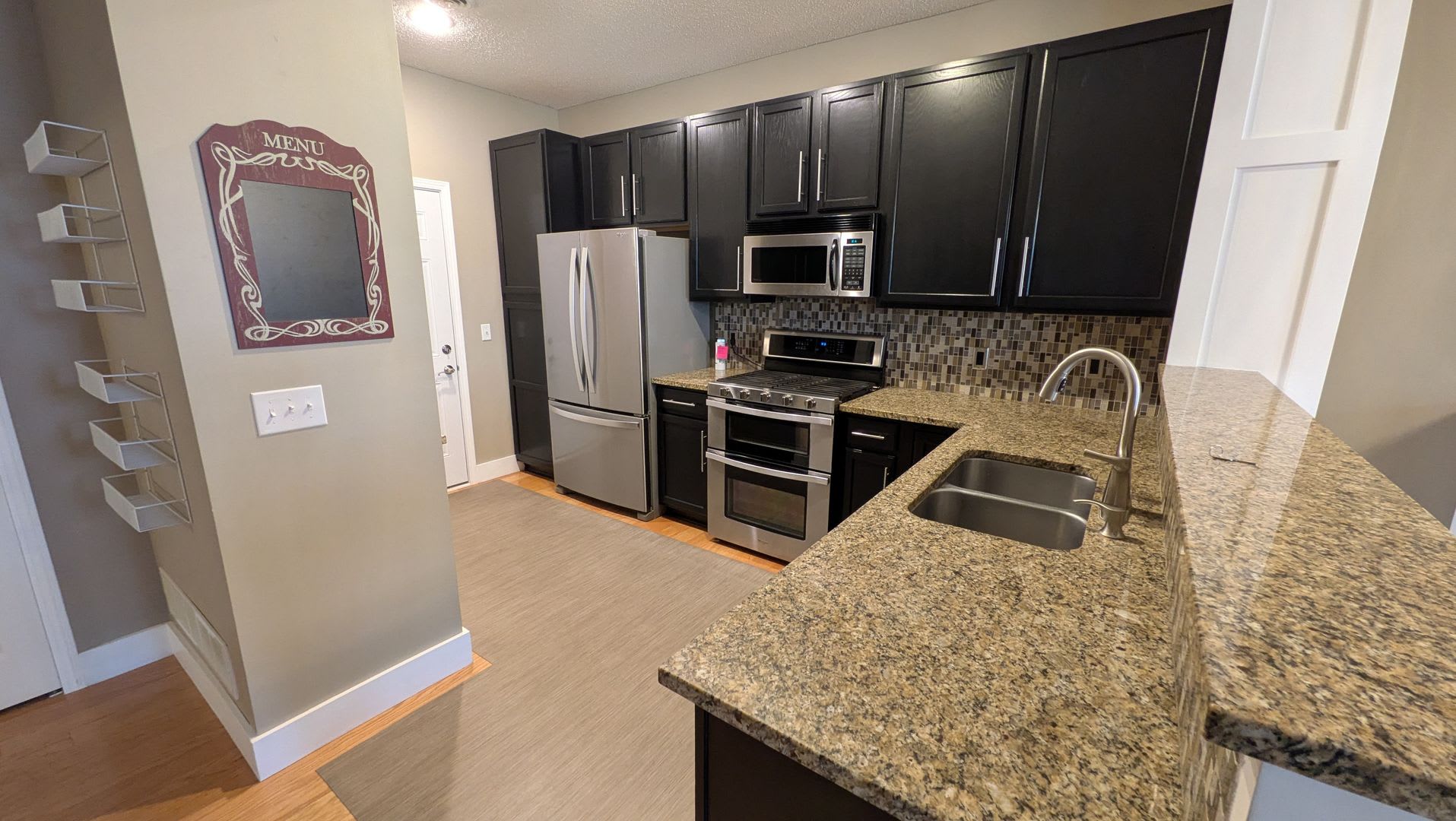 Beautiful 2 bedroom townhouse in Maple Grove – photo 2
