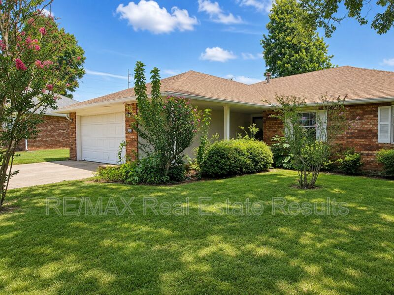 1810 Crouch St – photo 3