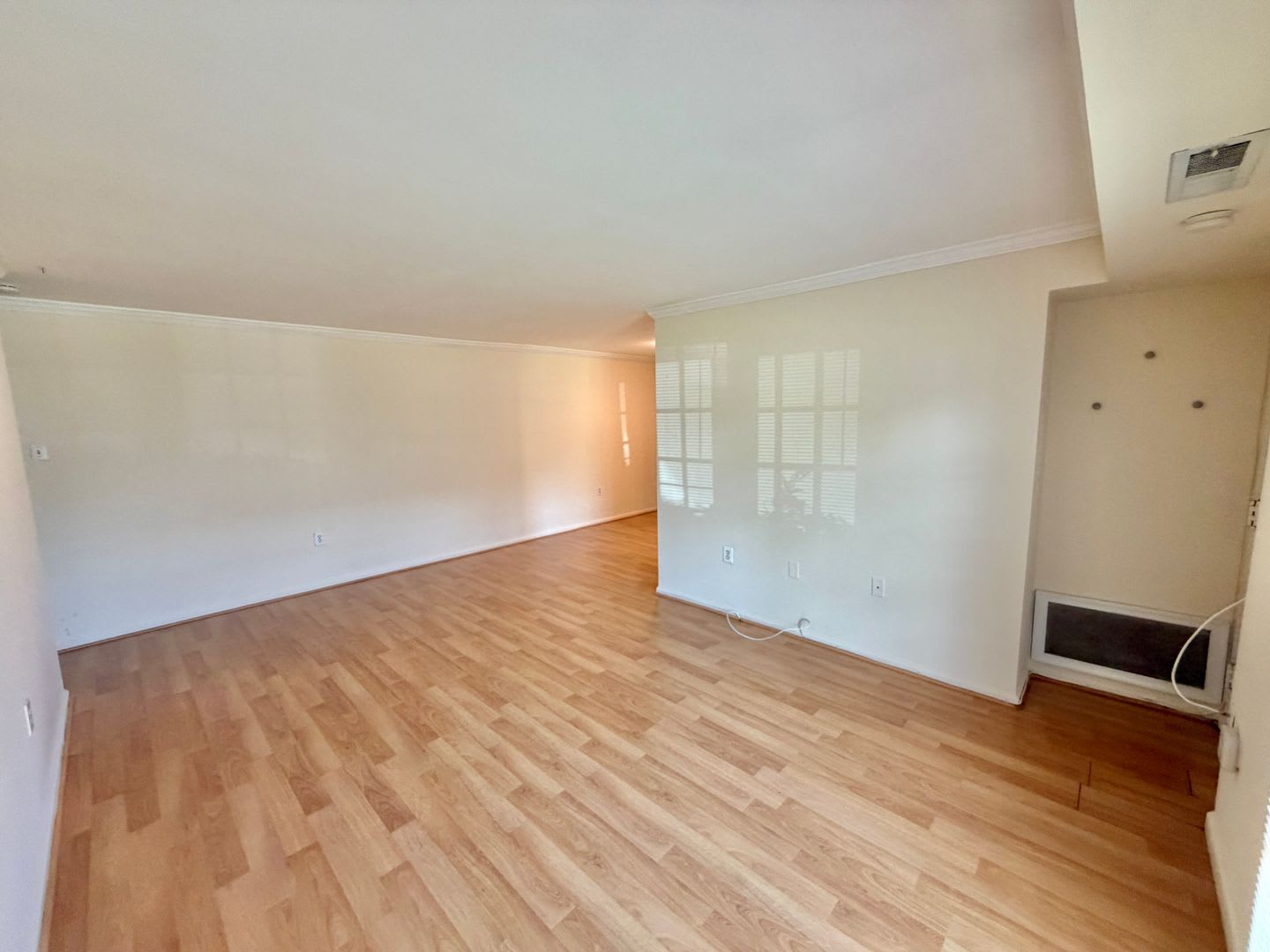Sail into this 2BR 1BA at the Mayflower Condominiums in Alexandria includes utilities – photo 4