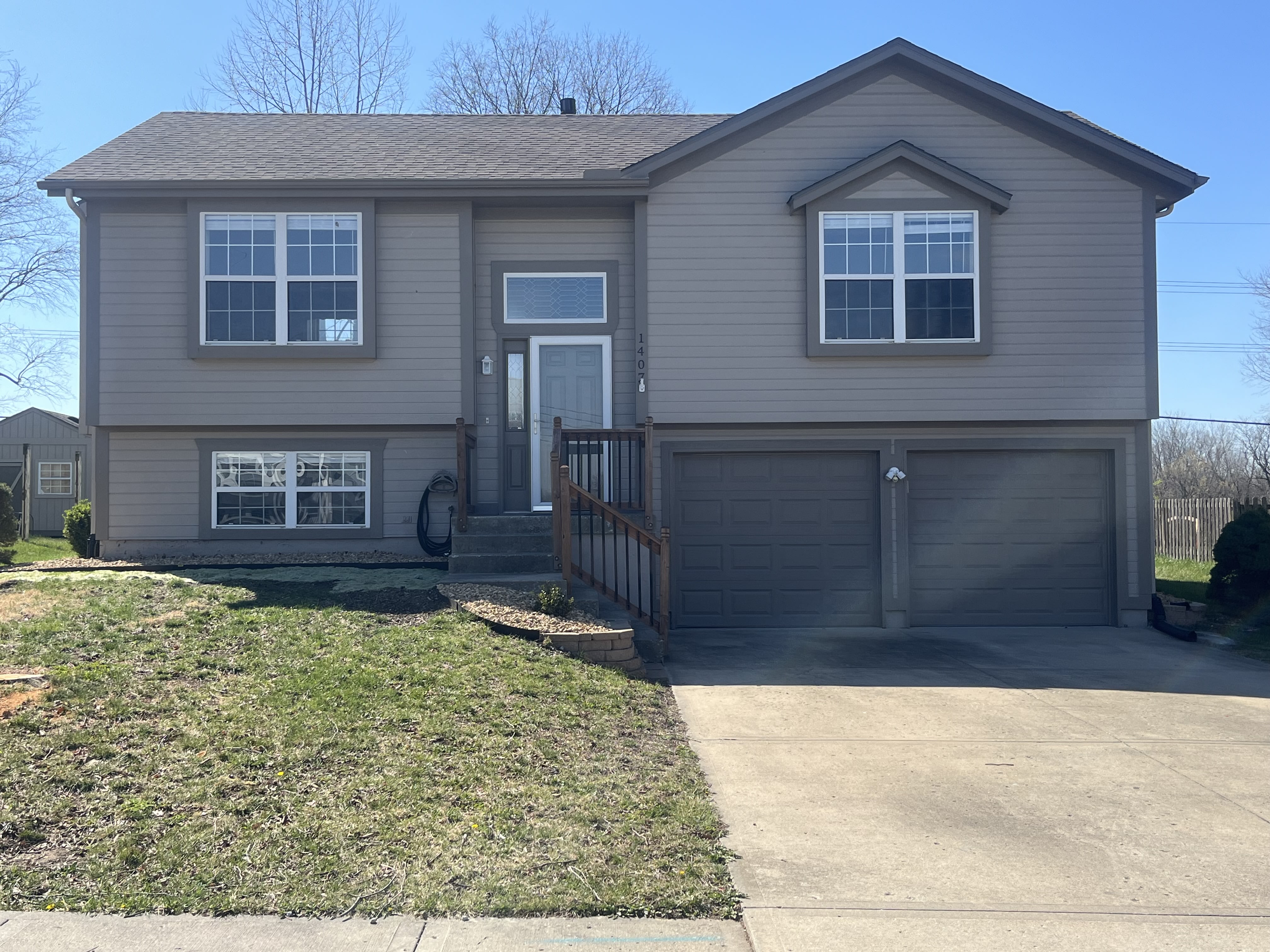 1407 Spruce Dr – photo 1