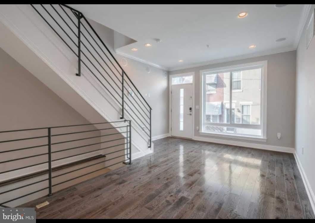 1529 S LAMBERT Street – photo 2