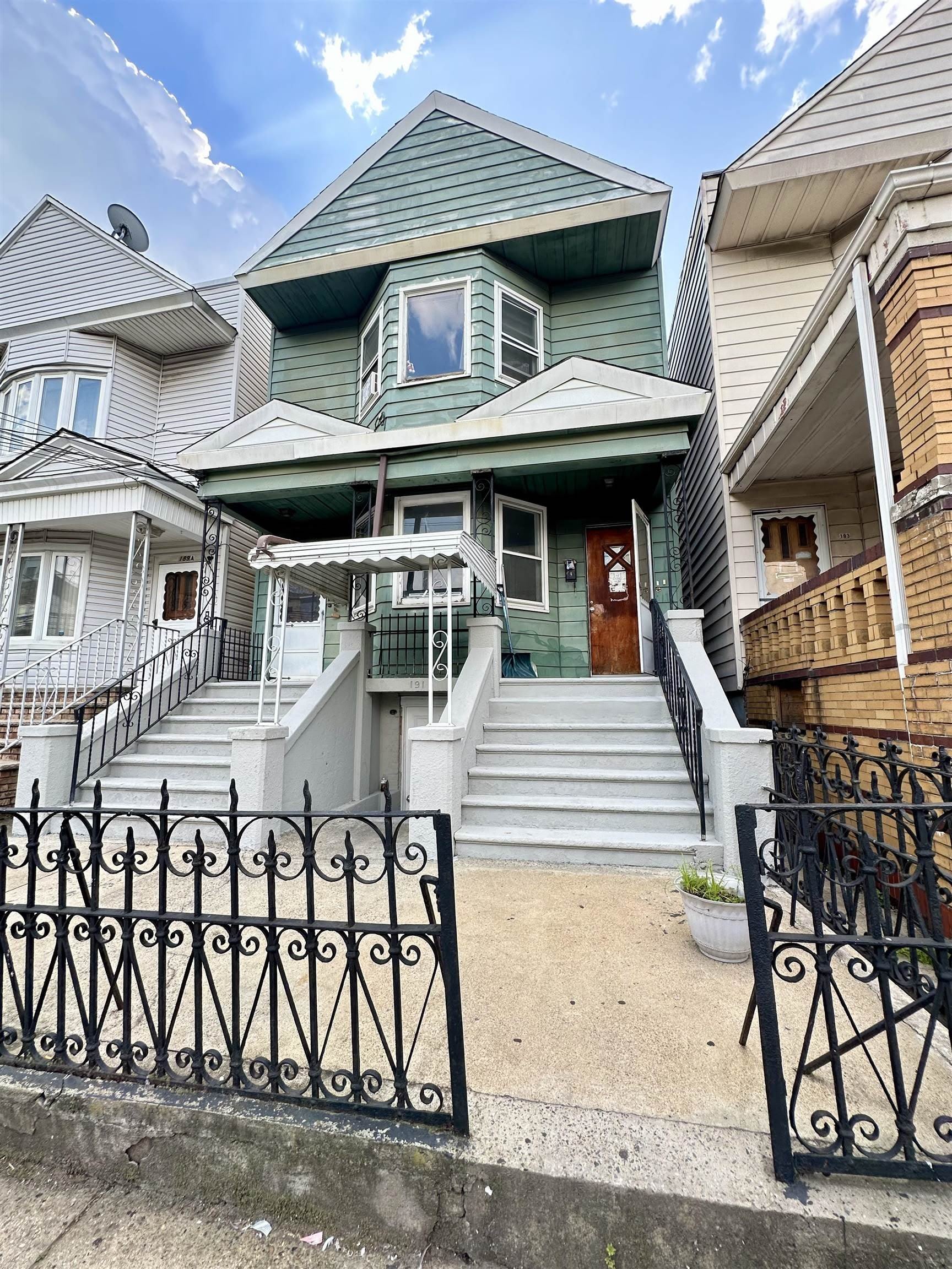 191 TONNELLE AVE – photo 1