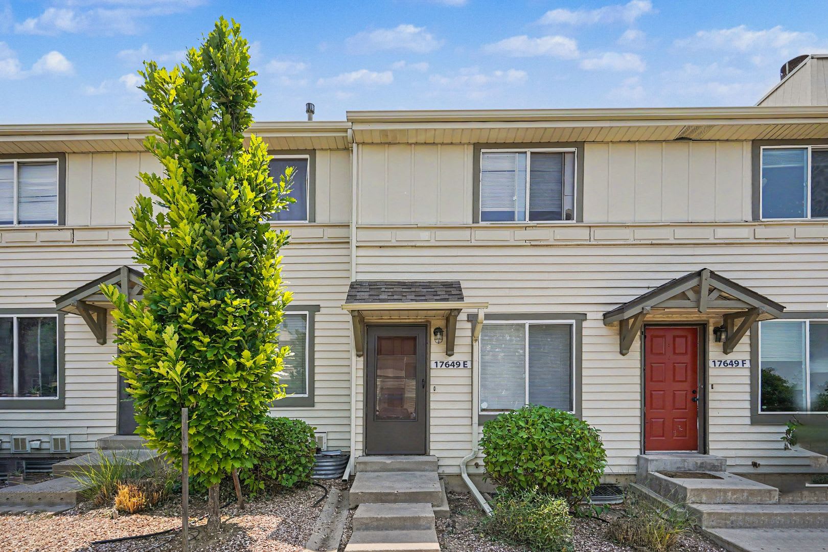 2 Bedroom 1 5 Bathroom Townhome With In Unit Laundry Private Patio Move In Special – photo 2