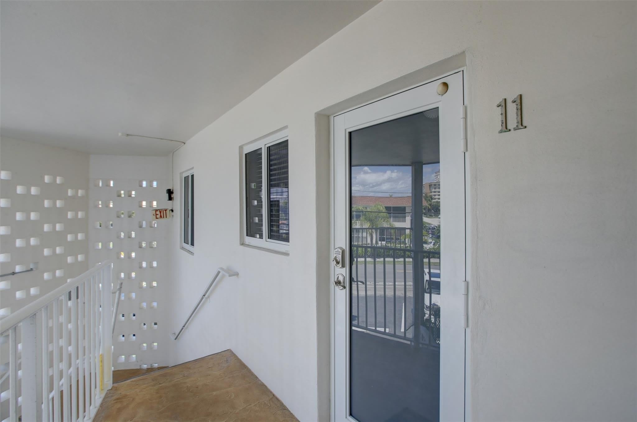 999 N Riverside Drive – photo 3