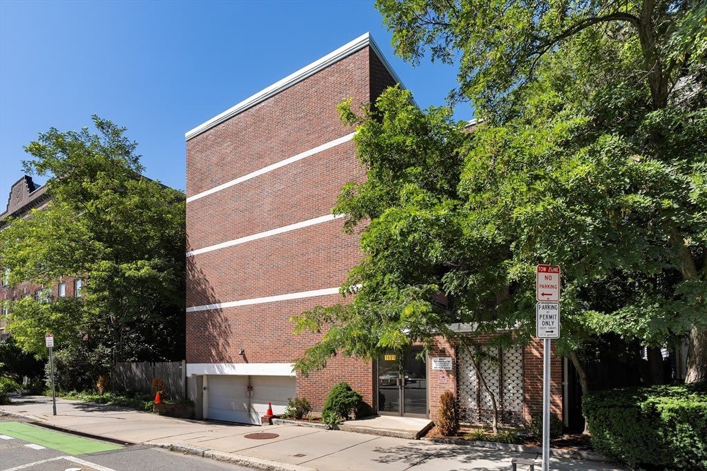 1691 Cambridge St – photo 3