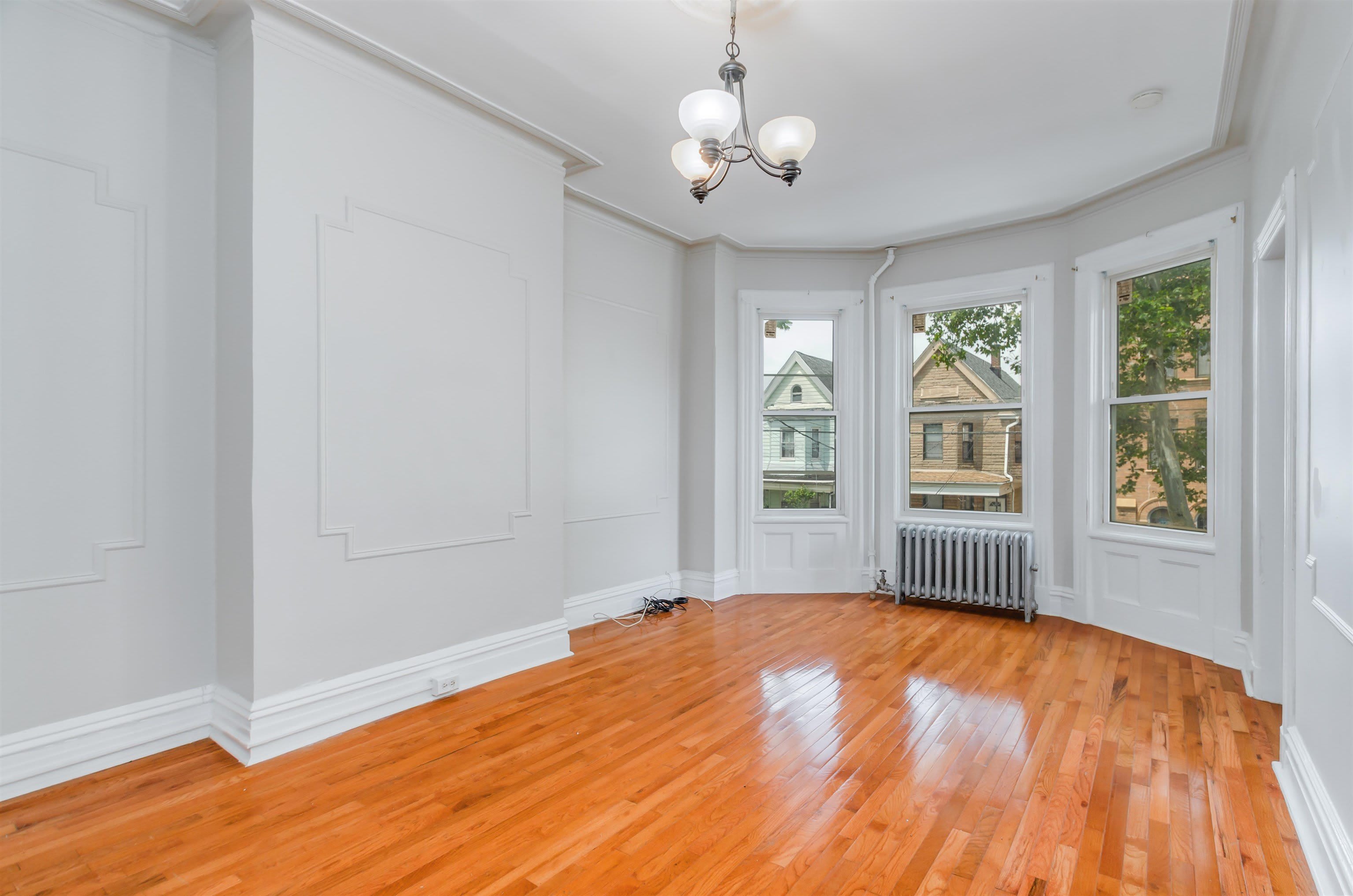 100 Clerk St – photo 1