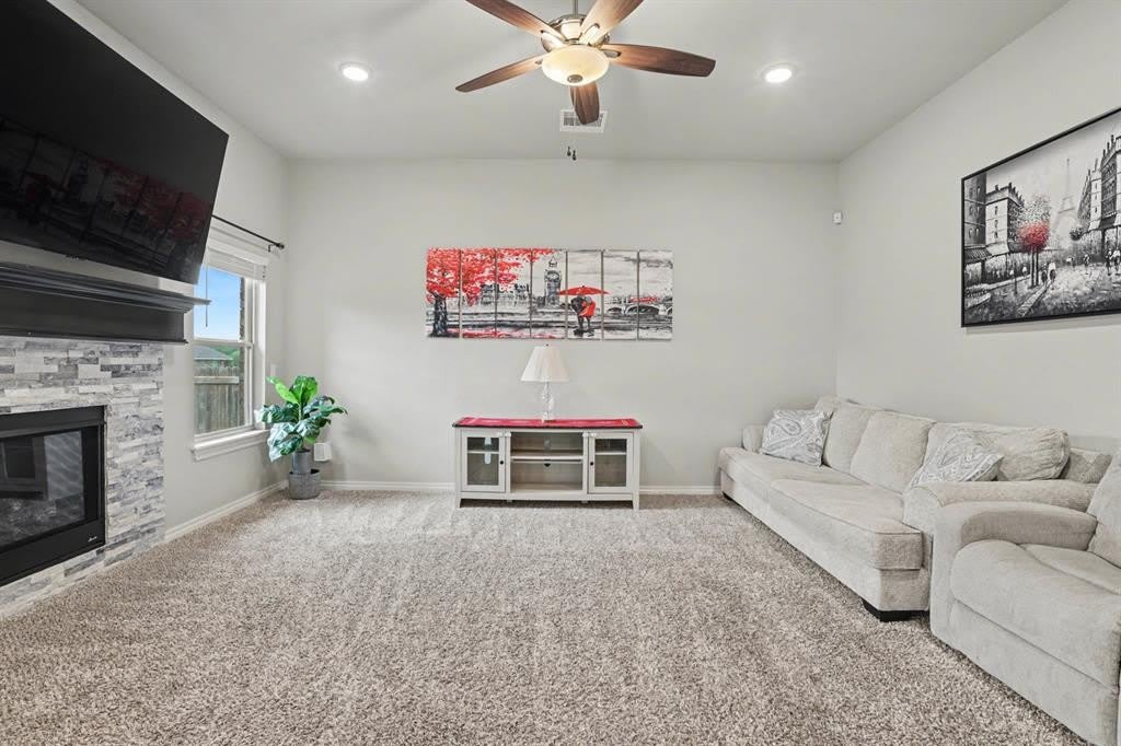 6124 Oxnard Street – photo 5