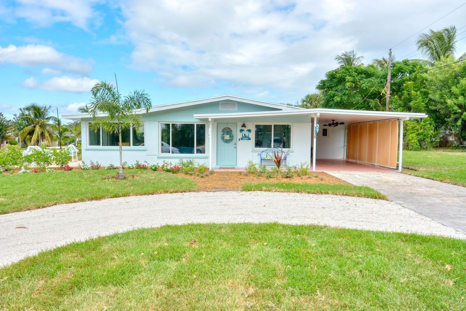 1315 Ne Flora Place – photo 2